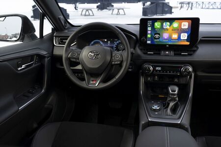 Toyota RAV4 GR SPORT. Dynamiczna stylistyka i jeszcze lepsze właściwości jezdne na drodze i w terenie
